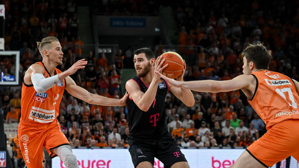 他的合同中 他的合同中